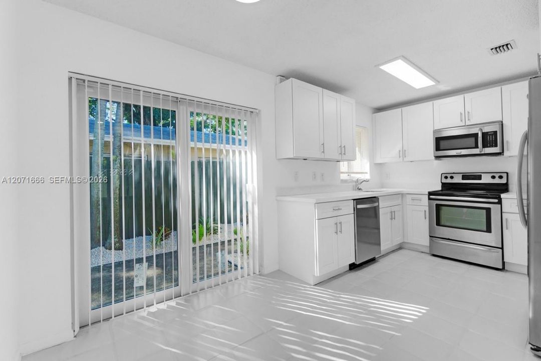 For Rent: $3,400 (2 beds, 2 baths, 950 Square Feet)