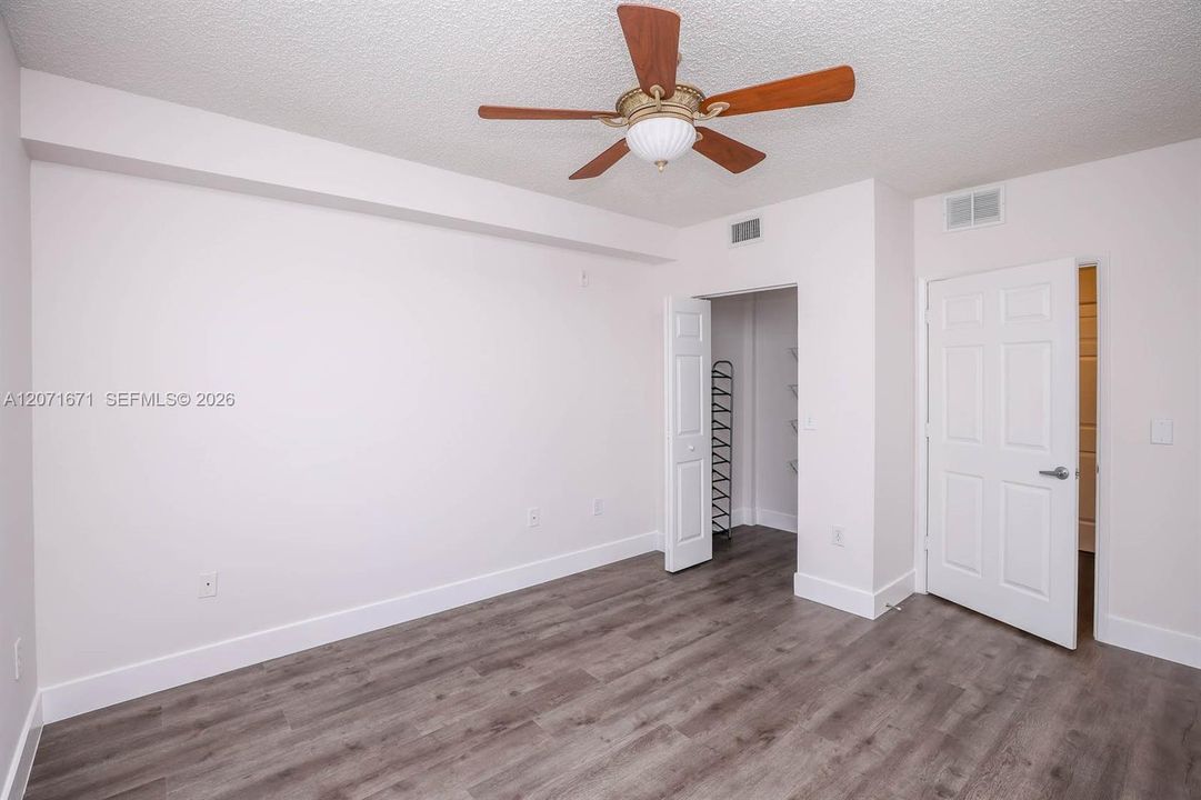 В аренду: $2,100 (2 спален, 2 ванн, 981 Квадратных фут)