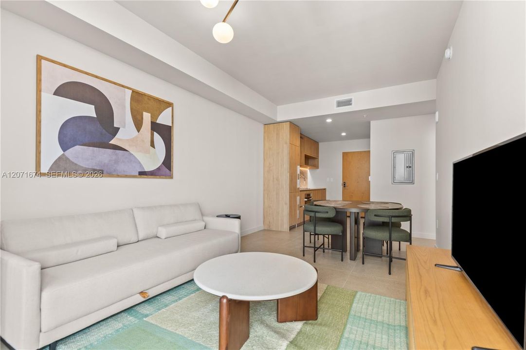 For Sale: $629,999 (1 beds, 1 baths, 600 Square Feet)