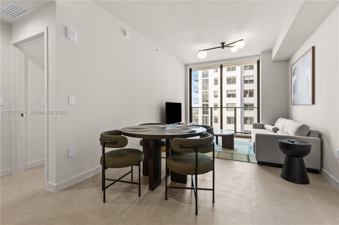 For Sale: $629,999 (1 beds, 1 baths, 600 Square Feet)