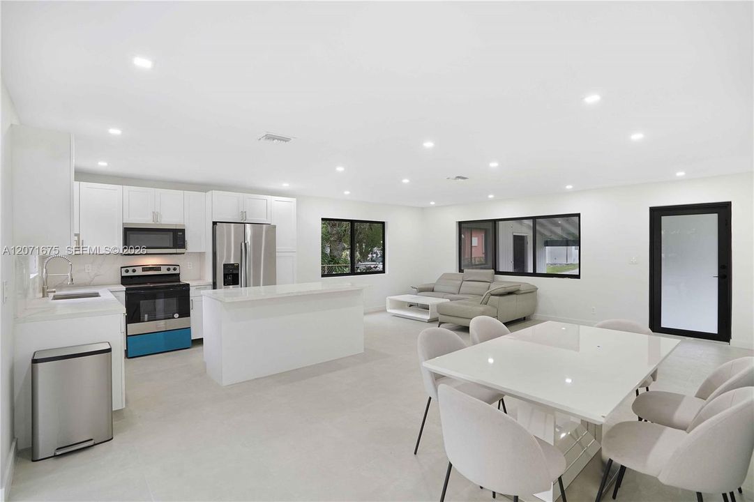 For Rent: $3,800 (3 beds, 2 baths, 1296 Square Feet)