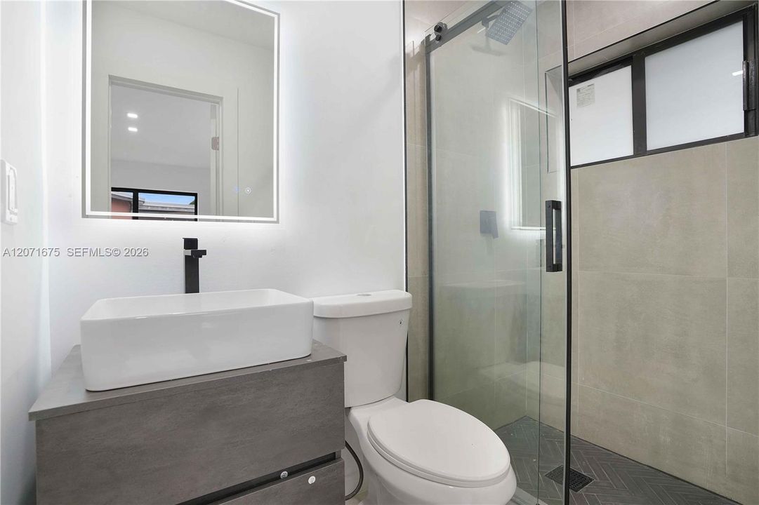 For Rent: $3,800 (3 beds, 2 baths, 1296 Square Feet)