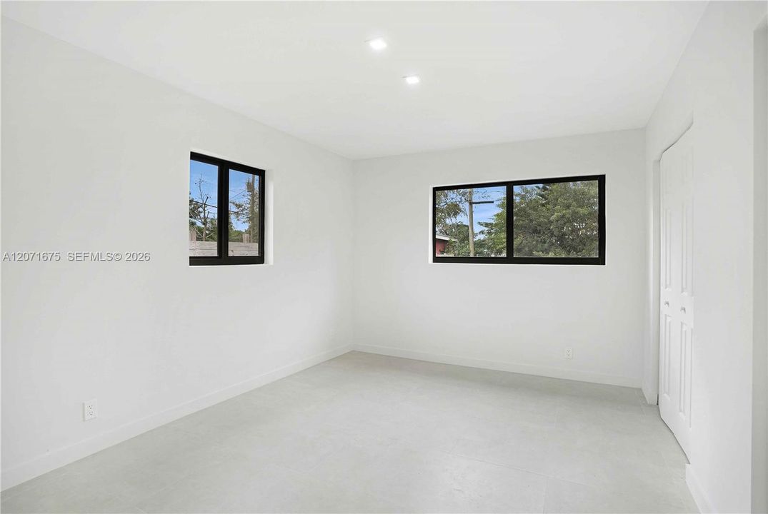 For Rent: $3,800 (3 beds, 2 baths, 1296 Square Feet)