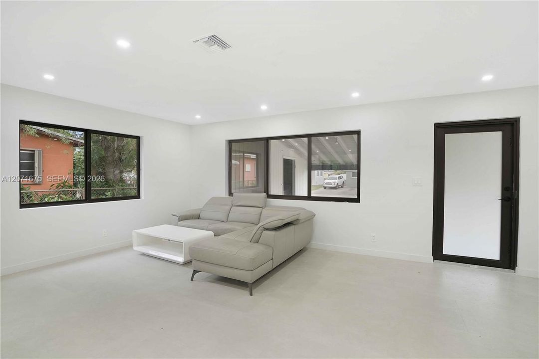 For Rent: $3,800 (3 beds, 2 baths, 1296 Square Feet)