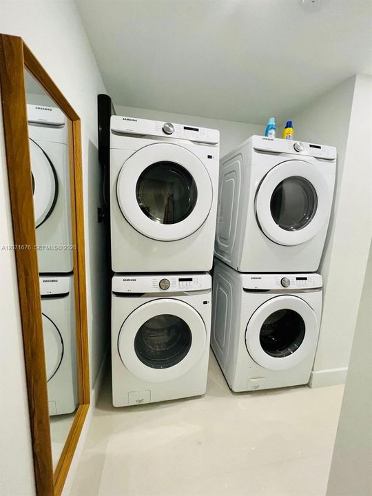 En Venta: $998,000 (6 camas, 4 baños, 2915 Pies cuadrados)