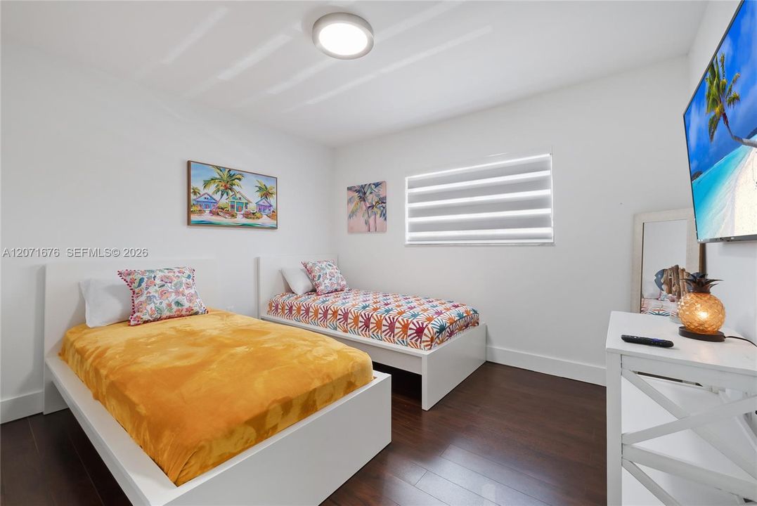 En Venta: $998,000 (6 camas, 4 baños, 2915 Pies cuadrados)