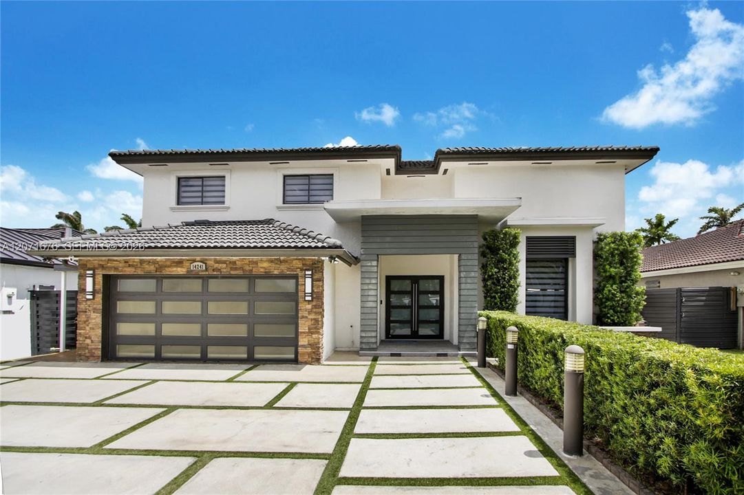En Venta: $998,000 (6 camas, 4 baños, 2915 Pies cuadrados)