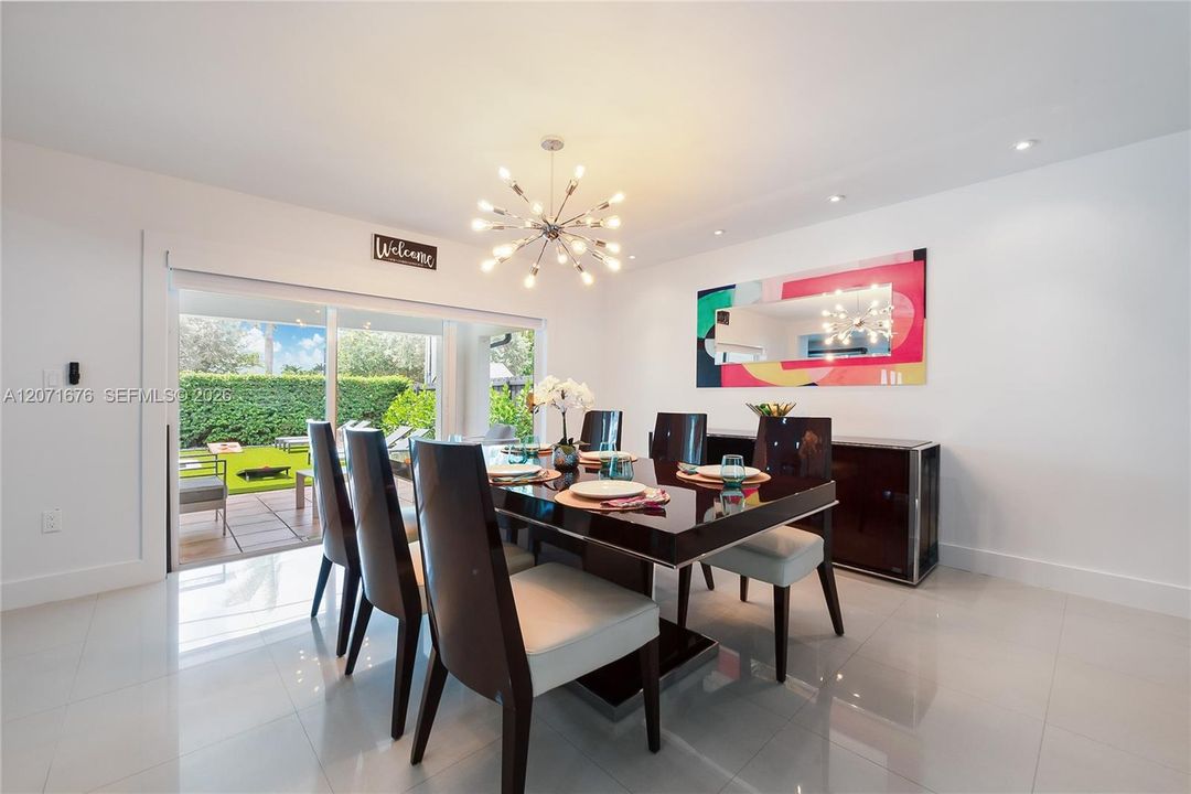 En Venta: $998,000 (6 camas, 4 baños, 2915 Pies cuadrados)
