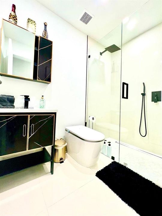 En Venta: $998,000 (6 camas, 4 baños, 2915 Pies cuadrados)