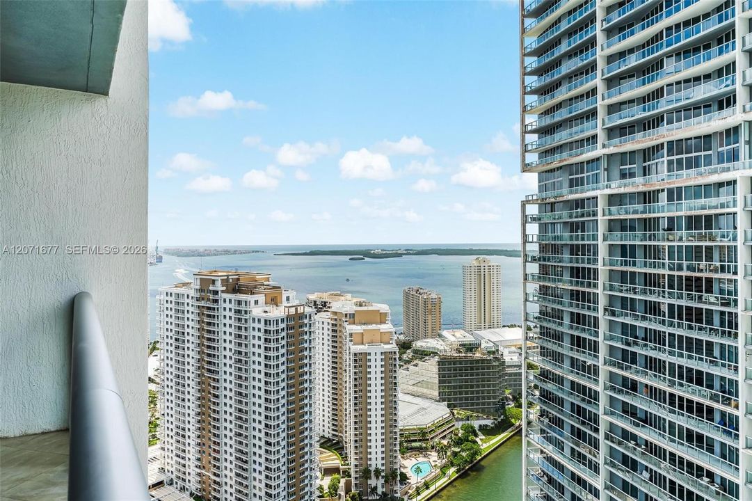 For Rent: $3,300 (1 beds, 1 baths, 816 Square Feet)