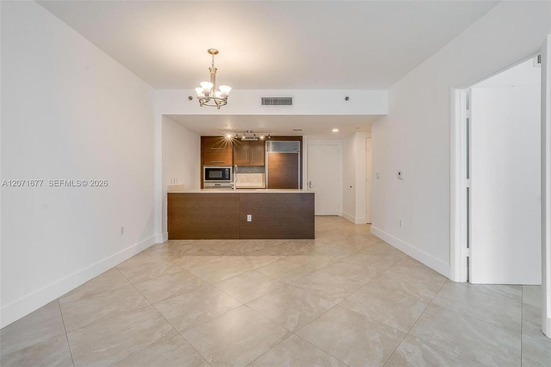 For Rent: $3,300 (1 beds, 1 baths, 816 Square Feet)