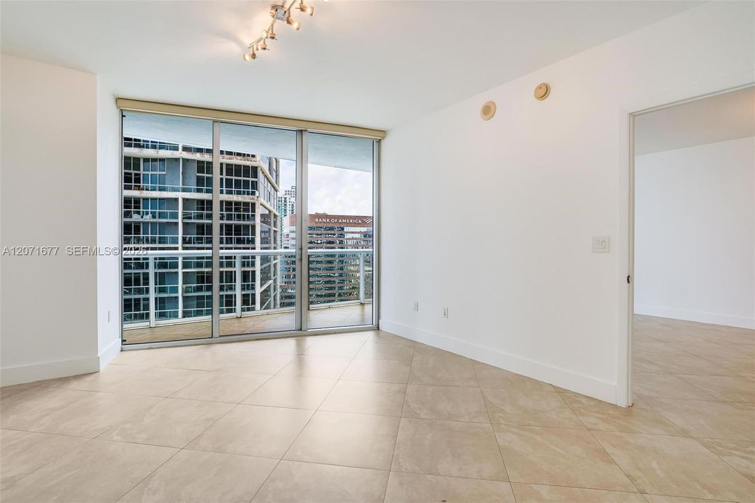 For Rent: $3,300 (1 beds, 1 baths, 816 Square Feet)