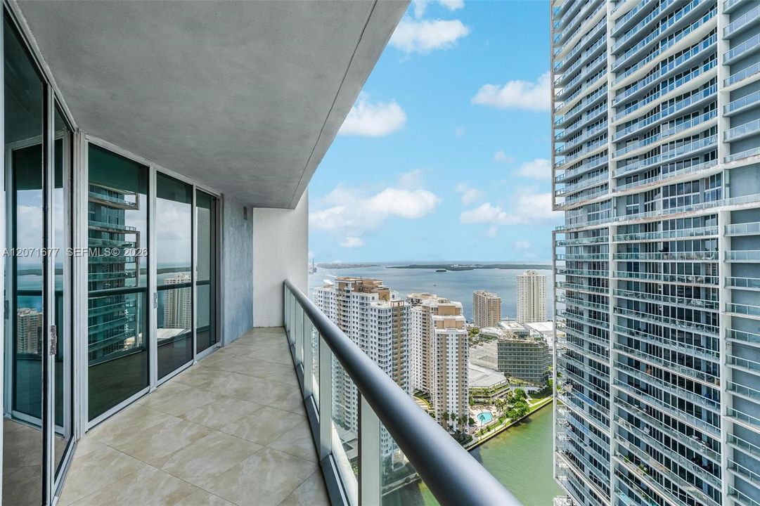 For Rent: $3,300 (1 beds, 1 baths, 816 Square Feet)