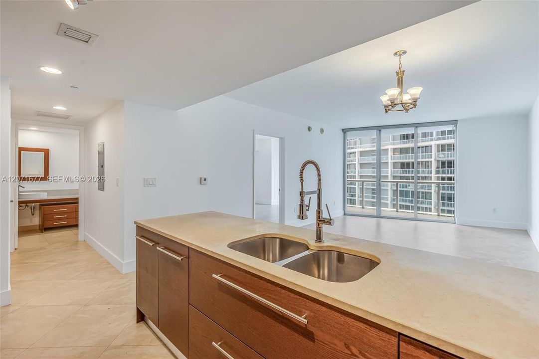 For Rent: $3,300 (1 beds, 1 baths, 816 Square Feet)