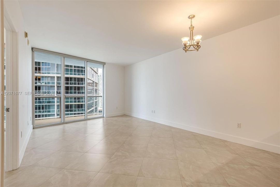 For Rent: $3,300 (1 beds, 1 baths, 816 Square Feet)