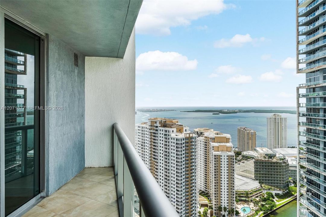 For Rent: $3,300 (1 beds, 1 baths, 816 Square Feet)