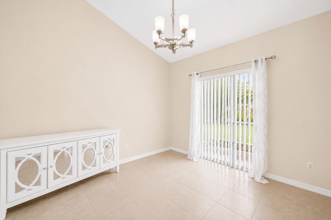 FORMAL DINING