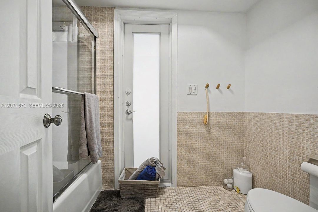 For Rent: $8,000 (4 beds, 2 baths, 2723 Square Feet)