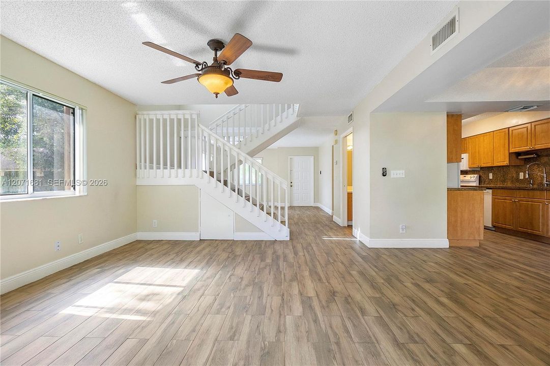 For Rent: $2,950 (3 beds, 2 baths, 1692 Square Feet)