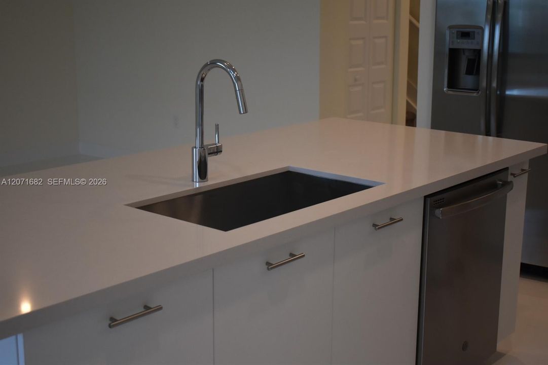For Sale: $539,000 (2 beds, 2 baths, 1312 Square Feet)