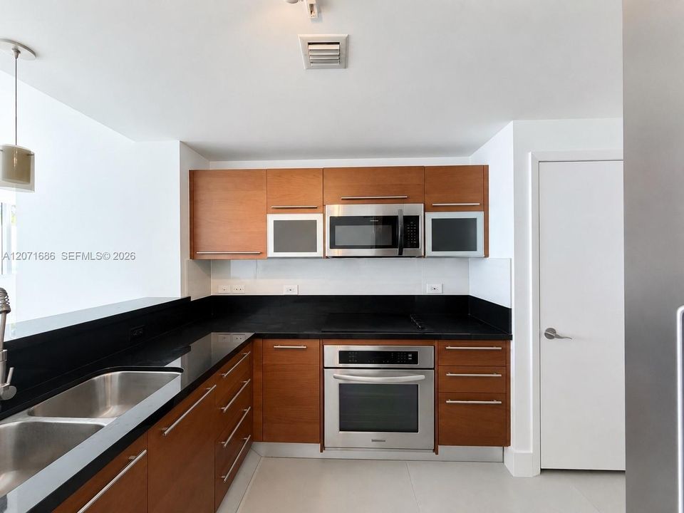 For Rent: $5,500 (3 beds, 2 baths, 1515 Square Feet)