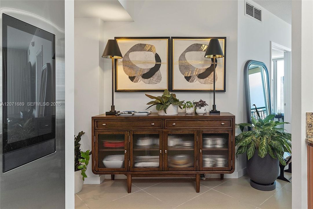 For Sale: $449,900 (2 beds, 2 baths, 1150 Square Feet)