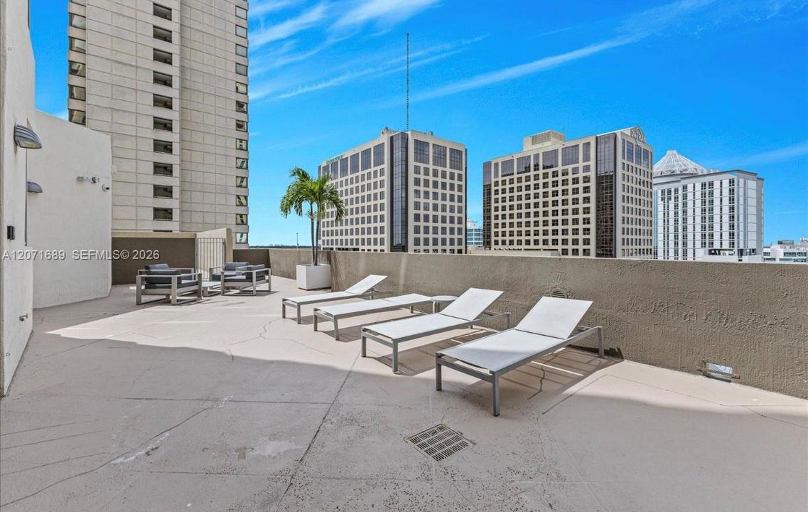 For Sale: $449,900 (2 beds, 2 baths, 1150 Square Feet)