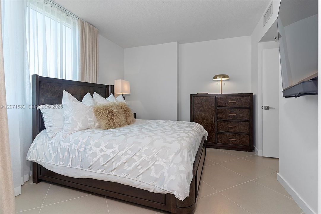 For Sale: $449,900 (2 beds, 2 baths, 1150 Square Feet)