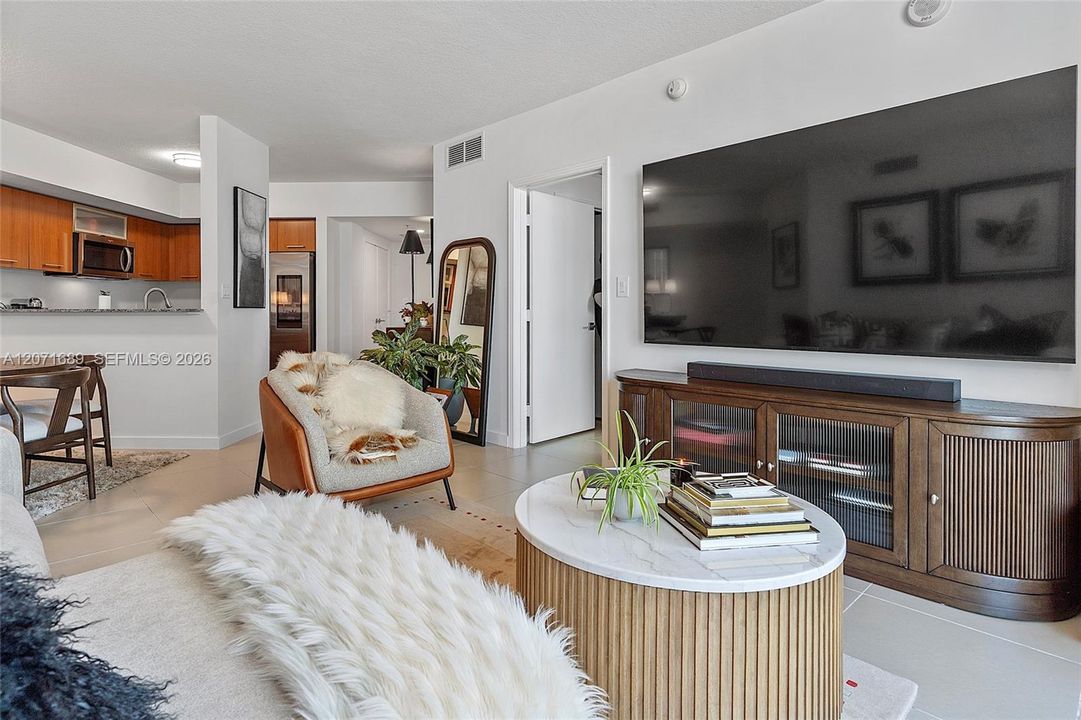 For Sale: $449,900 (2 beds, 2 baths, 1150 Square Feet)