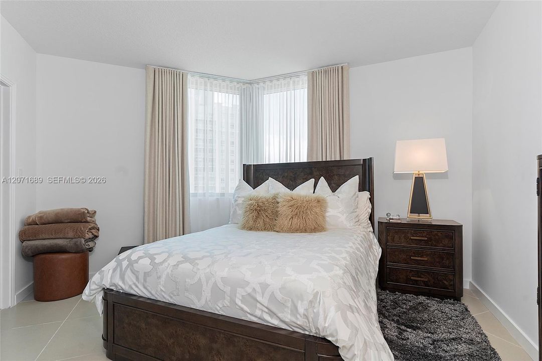For Sale: $449,900 (2 beds, 2 baths, 1150 Square Feet)
