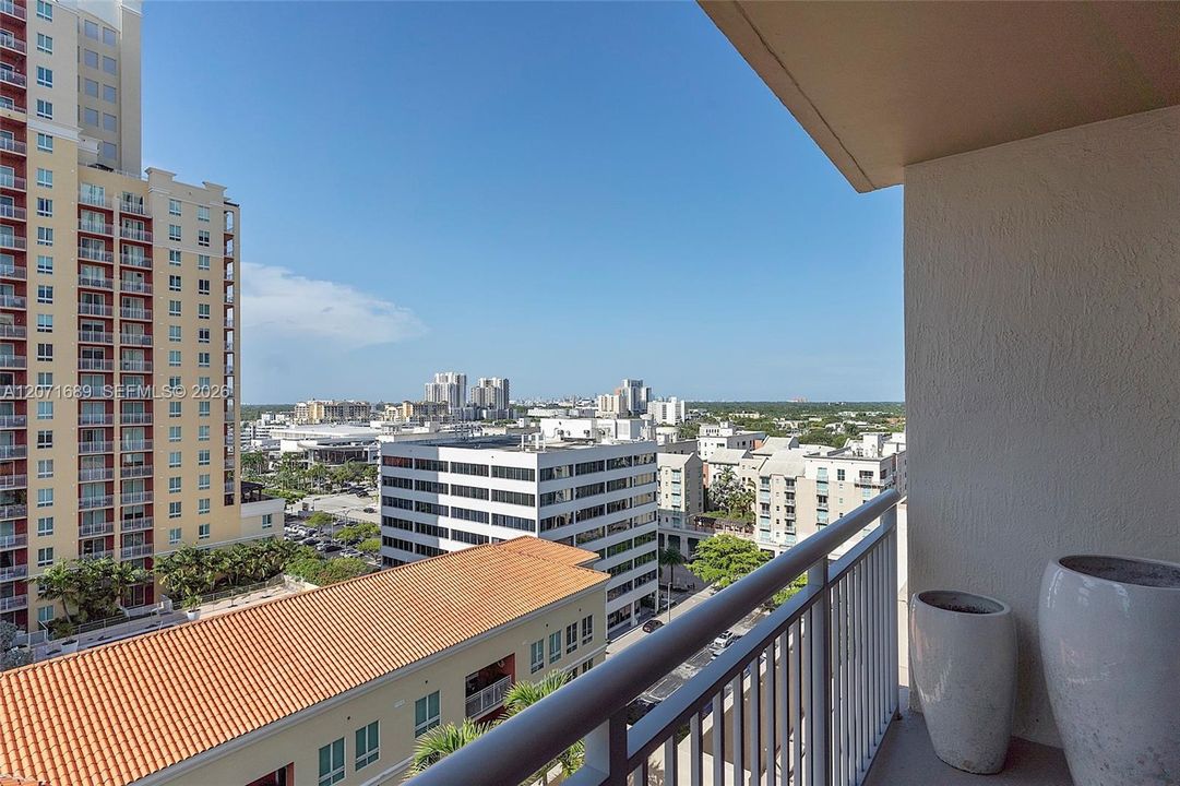 For Sale: $449,900 (2 beds, 2 baths, 1150 Square Feet)