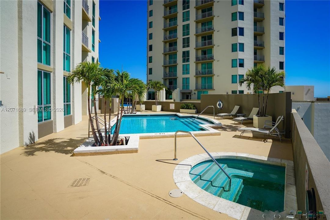 For Sale: $449,900 (2 beds, 2 baths, 1150 Square Feet)