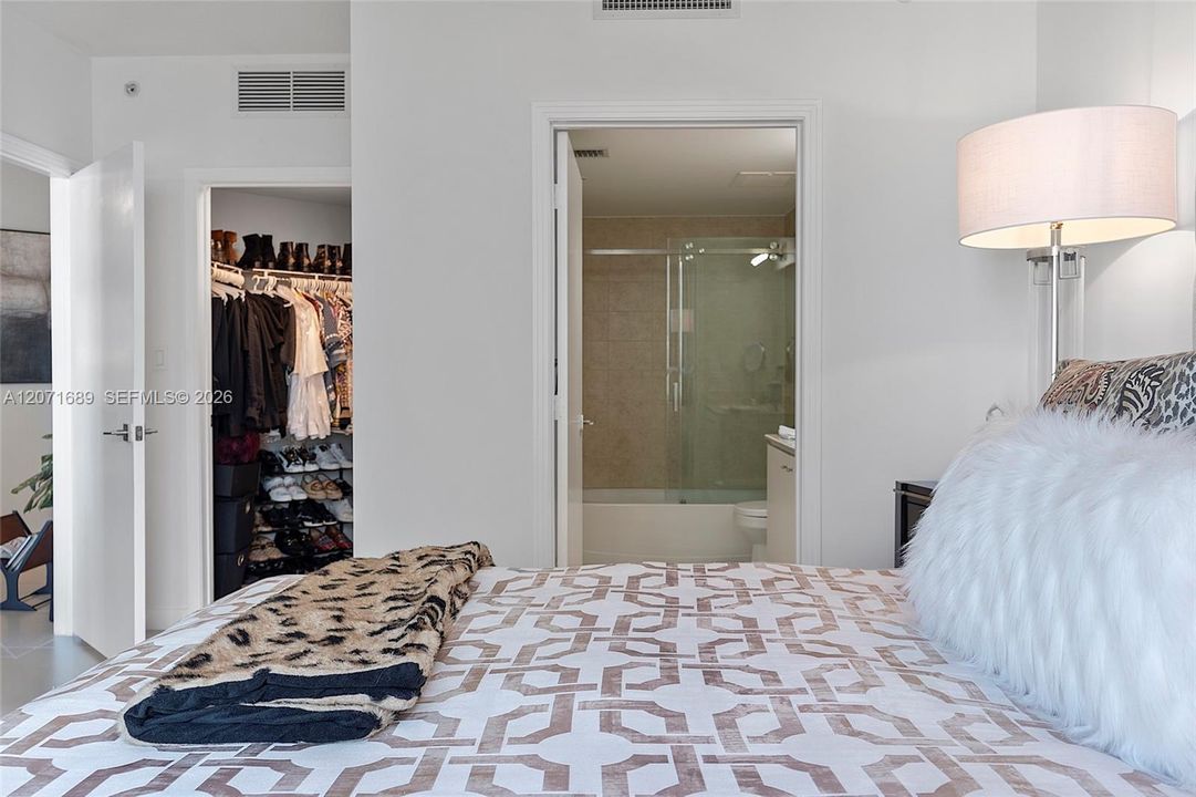 For Sale: $449,900 (2 beds, 2 baths, 1150 Square Feet)