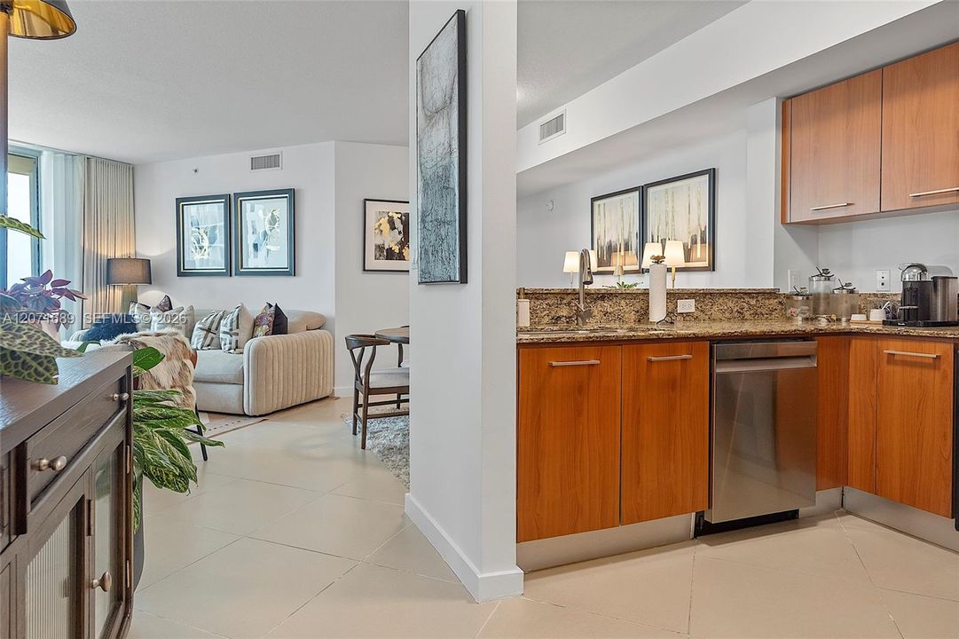 For Sale: $449,900 (2 beds, 2 baths, 1150 Square Feet)