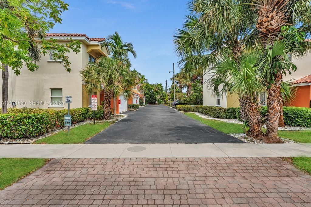 For Rent: $2,800 (3 beds, 2 baths, 1435 Square Feet)