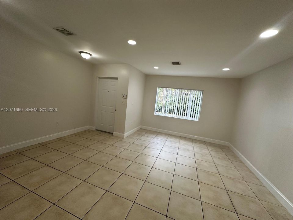 For Rent: $2,800 (3 beds, 2 baths, 1435 Square Feet)