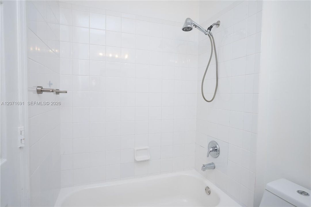 For Rent: $3,350 (3 beds, 2 baths, 1681 Square Feet)