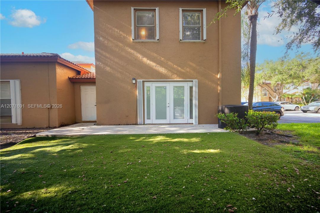 For Rent: $3,350 (3 beds, 2 baths, 1681 Square Feet)