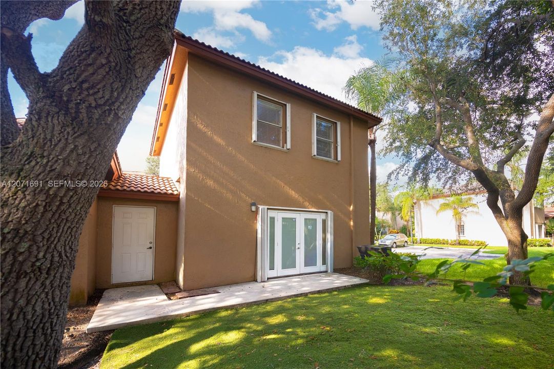 For Rent: $3,350 (3 beds, 2 baths, 1681 Square Feet)