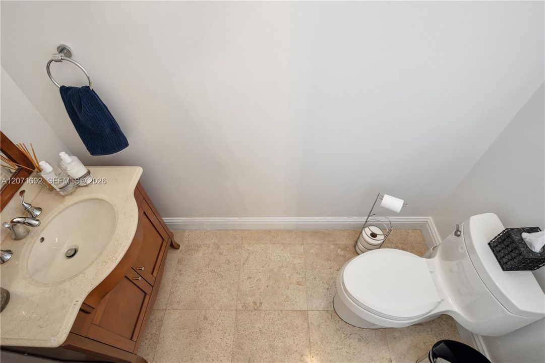 En Renta: $8,800 (3 camas, 2 baños, 2208 Pies cuadrados)