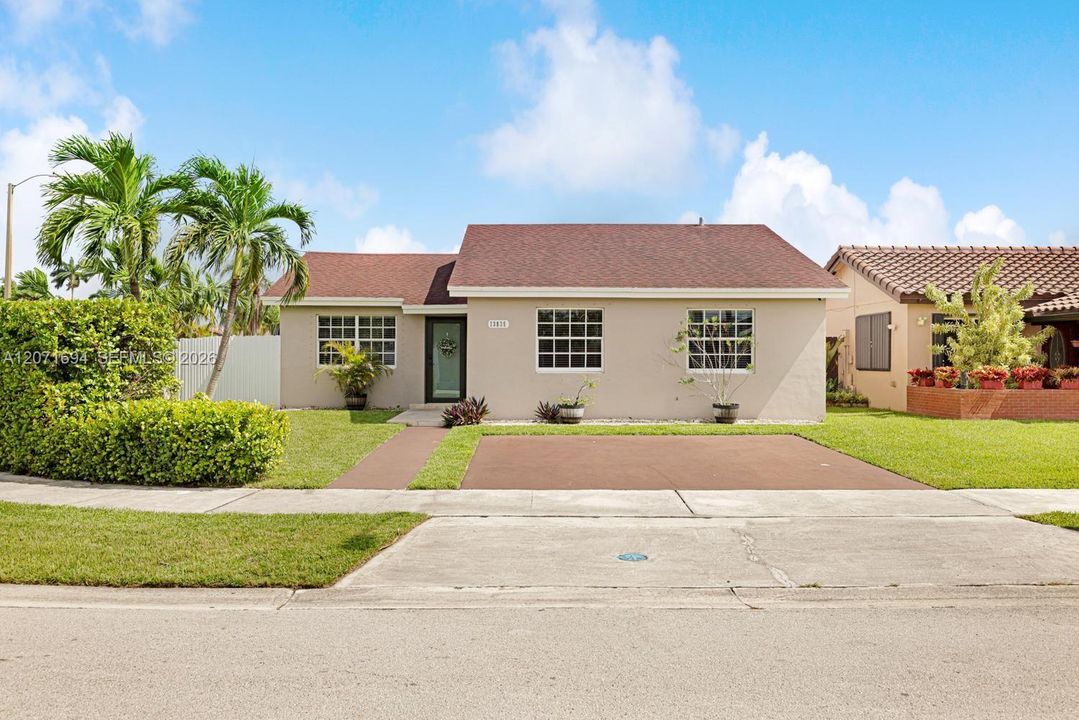 For Rent: $3,500 (3 beds, 2 baths, 1317 Square Feet)