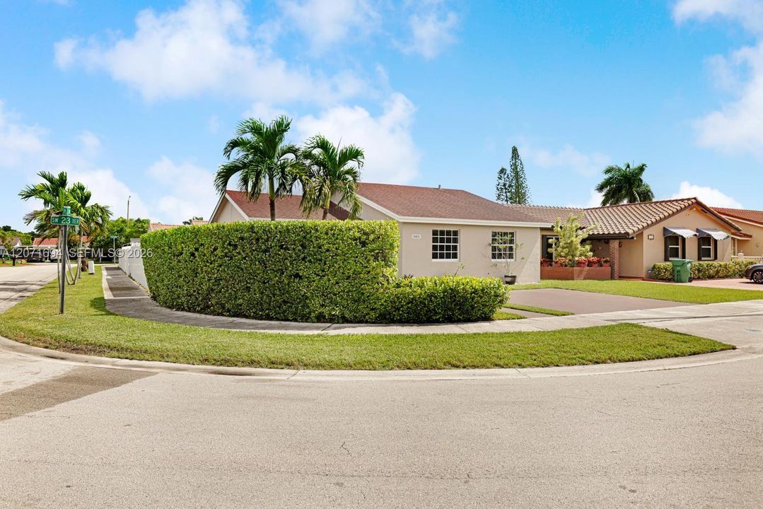For Rent: $3,500 (3 beds, 2 baths, 1317 Square Feet)