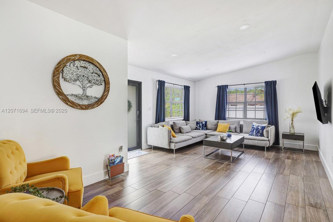 For Rent: $3,500 (3 beds, 2 baths, 1317 Square Feet)