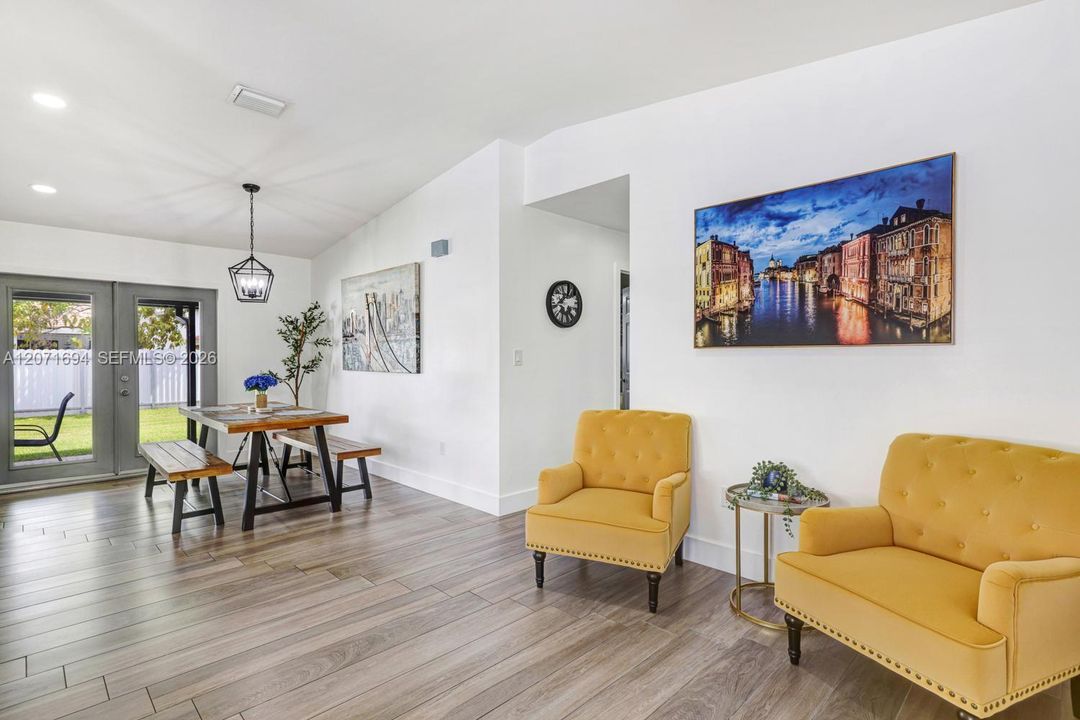 For Rent: $3,500 (3 beds, 2 baths, 1317 Square Feet)
