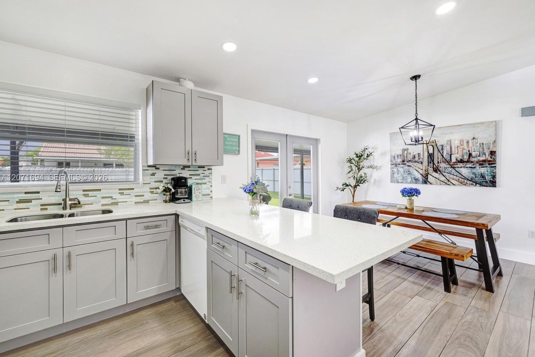 For Rent: $3,500 (3 beds, 2 baths, 1317 Square Feet)