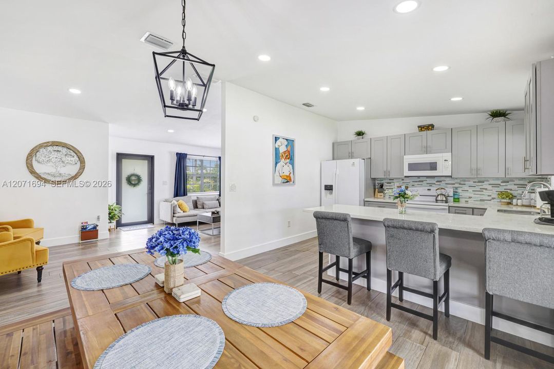 For Rent: $3,500 (3 beds, 2 baths, 1317 Square Feet)