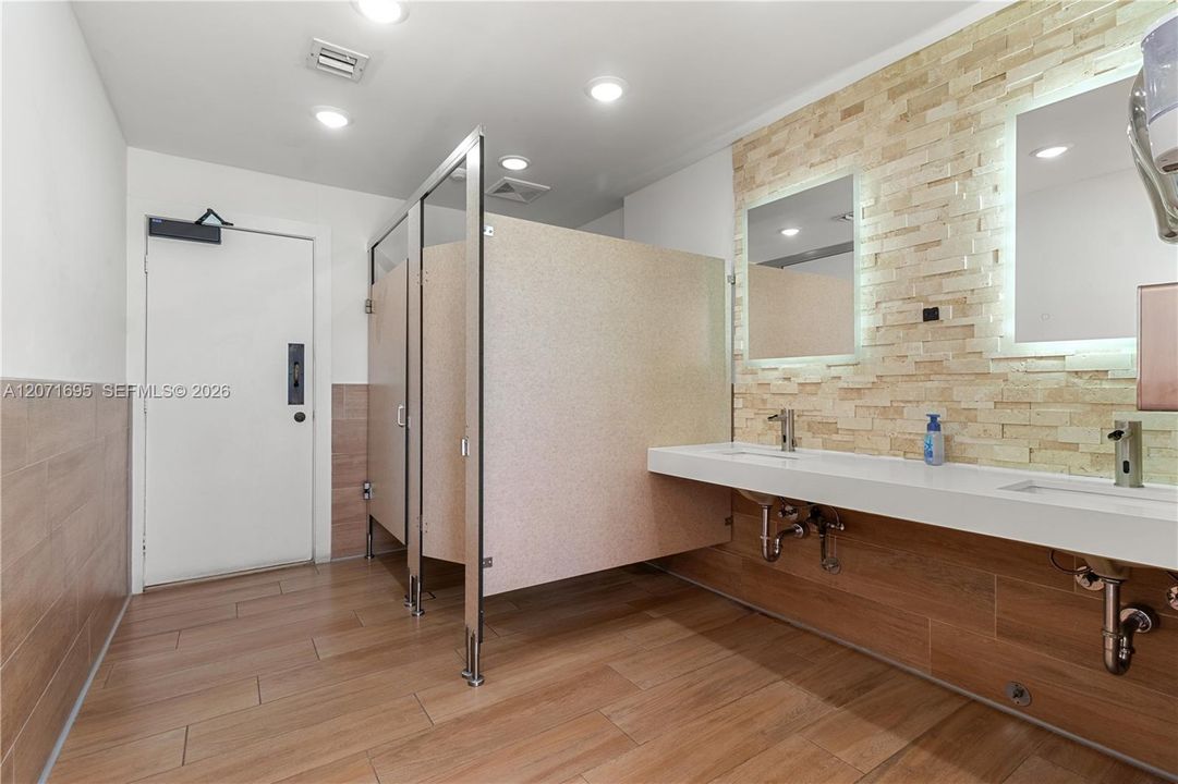 En Venta: $260,000 (2 camas, 2 baños, 950 Pies cuadrados)