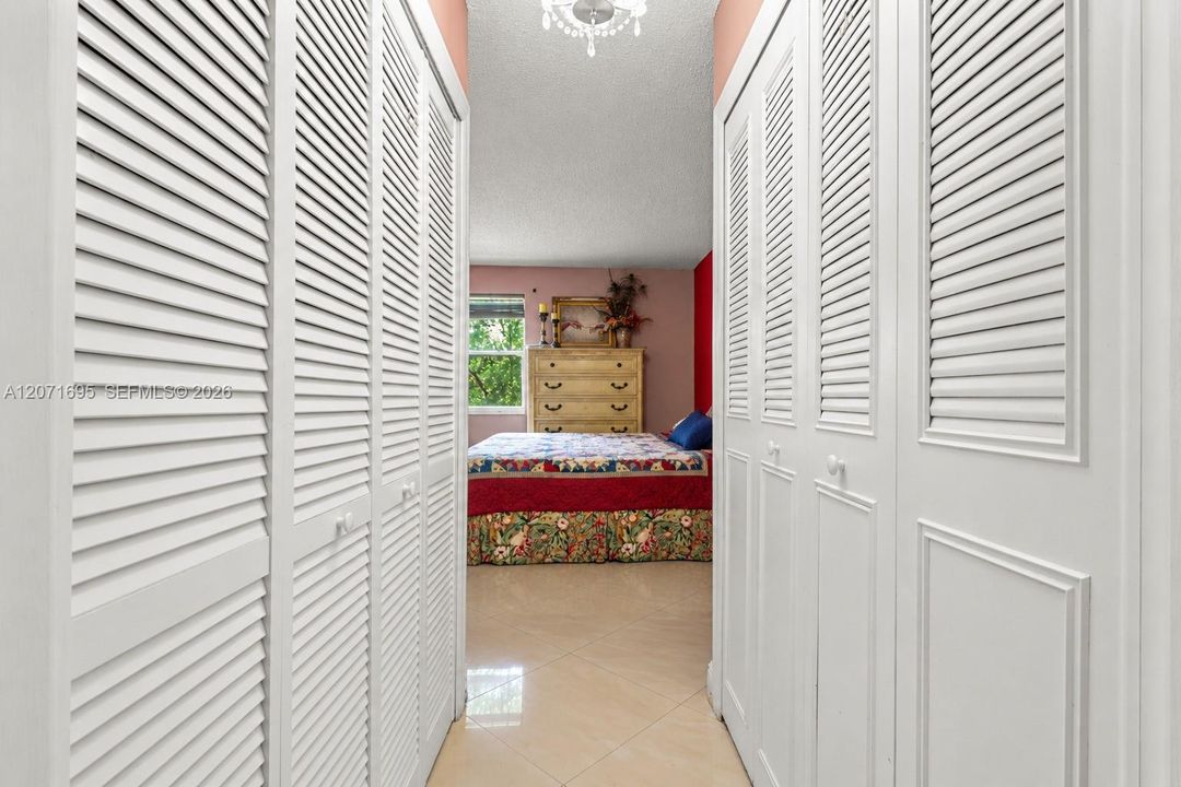 En Venta: $260,000 (2 camas, 2 baños, 950 Pies cuadrados)