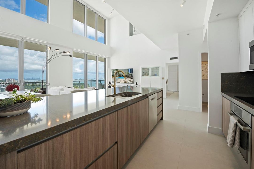 : $1,995,000 (2 camas, 2 baños, 2178 Pies cuadrados)