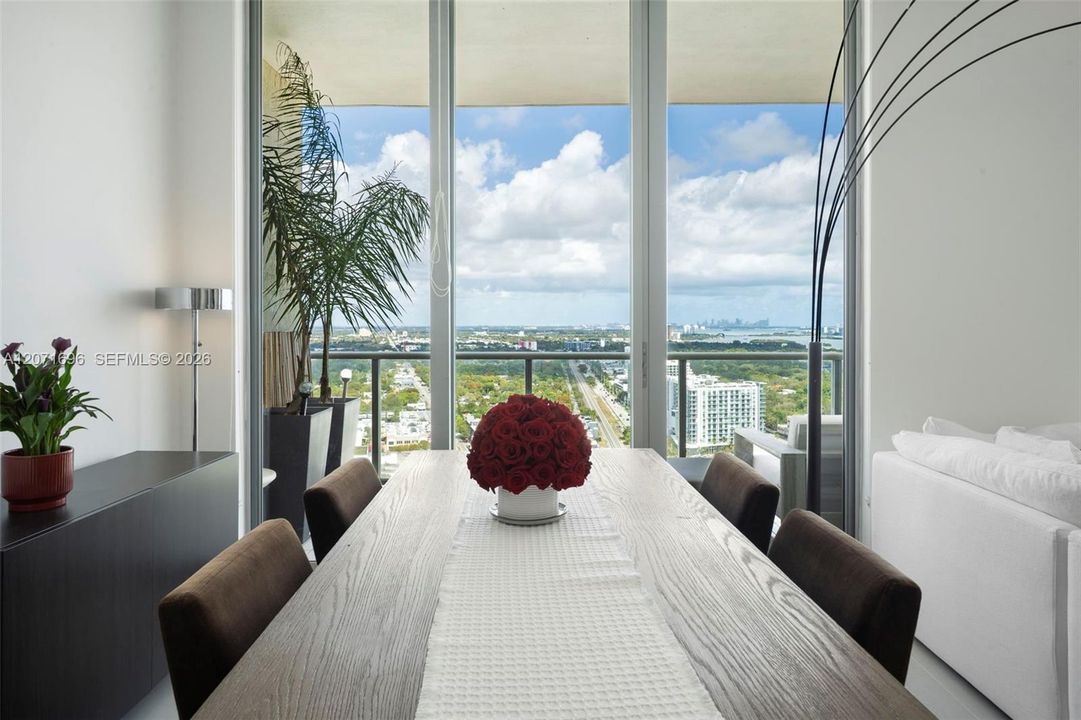 : $1,995,000 (2 camas, 2 baños, 2178 Pies cuadrados)